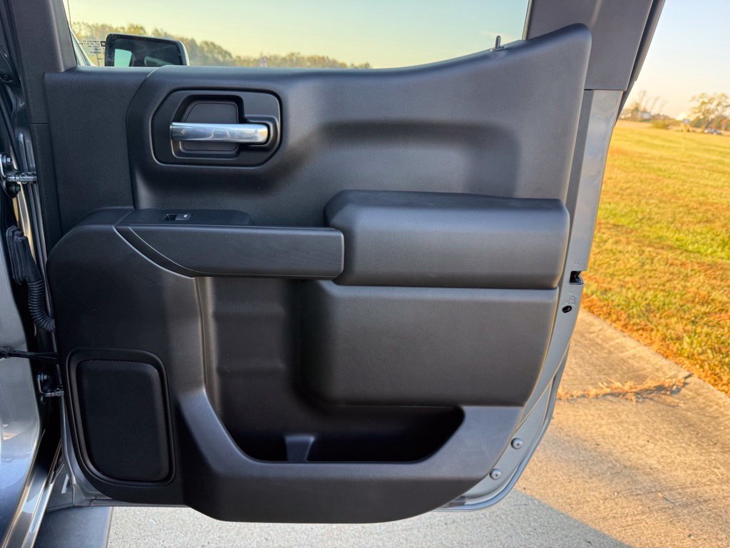 Used 2021 Chevrolet Silverado 1500 LT AWD/4WD image 16