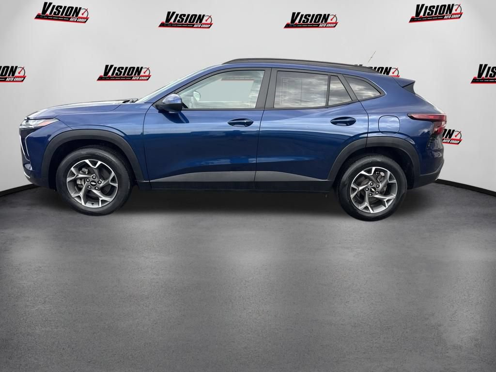 Used 2024 Chevrolet Trax LT w/ Sunroof Package FWD image 8