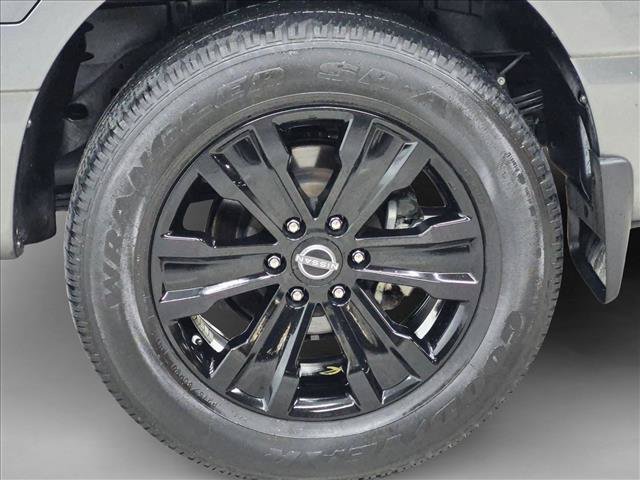 Used 2023 Nissan Titan SV w/ SV Convenience Package RWD image 24