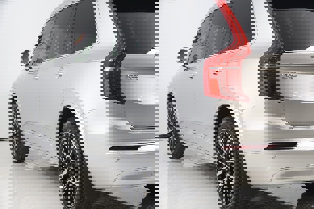 Used 2022 Volvo XC90 T6 Momentum w/ Climate Package image 26