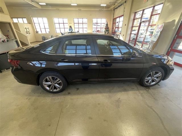 Used 2023 Volkswagen Jetta SE image 8