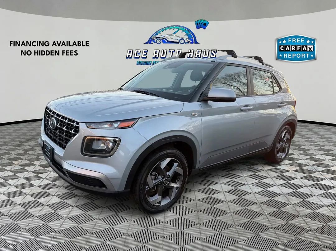 Used 2022 Hyundai Venue SEL image 3