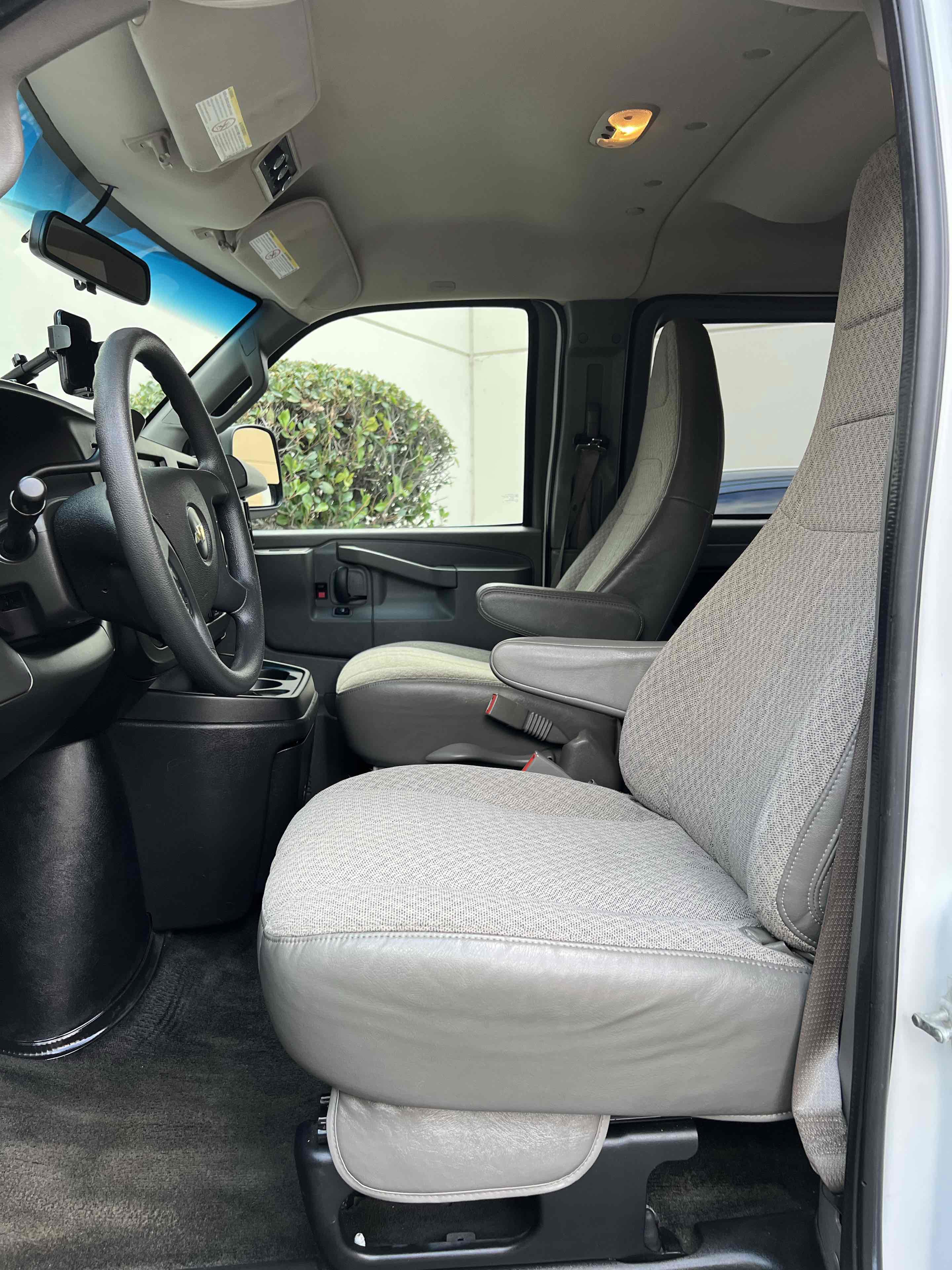 Used 2018 Chevrolet Express 3500 LT w/ LT Preferred Equipment Group RWD image 26