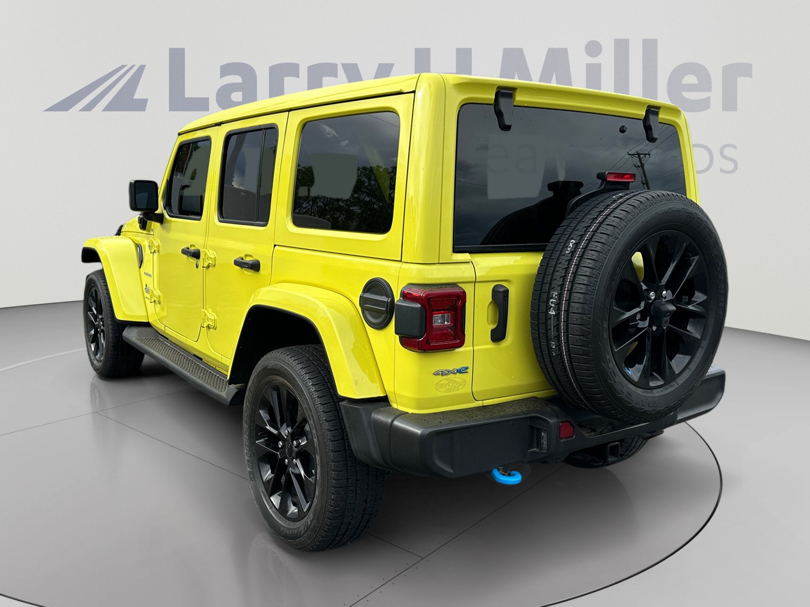 Used 2023 Jeep Wrangler Unlimited Sahara AWD/4WD image 3
