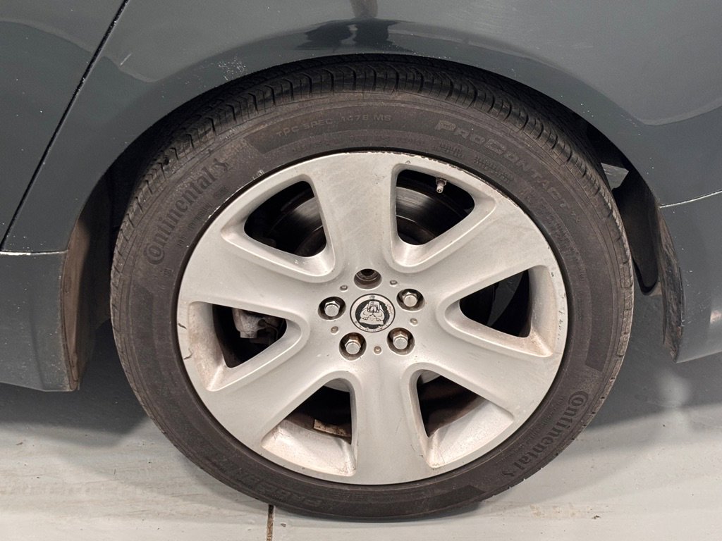 Used 2011 Jaguar XF image 31