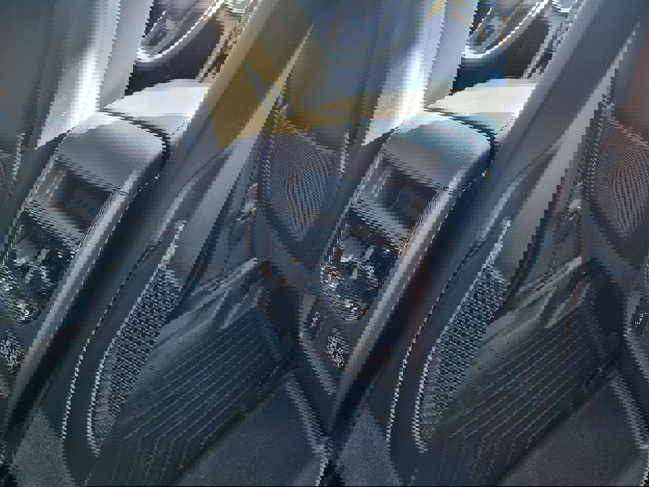 Used 2023 Jeep Grand Cherokee Laredo w/ Luxury Tech Group I image 29