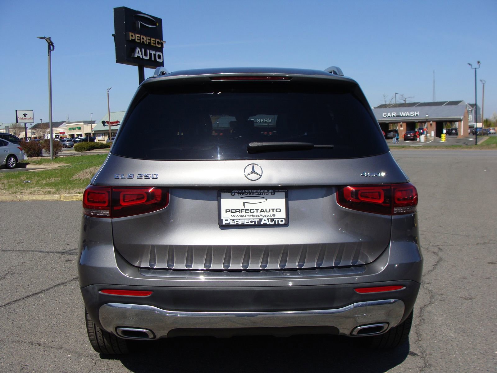 Used 2020 Mercedes-Benz GLB 250 4MATIC w/ Premium Package image 5