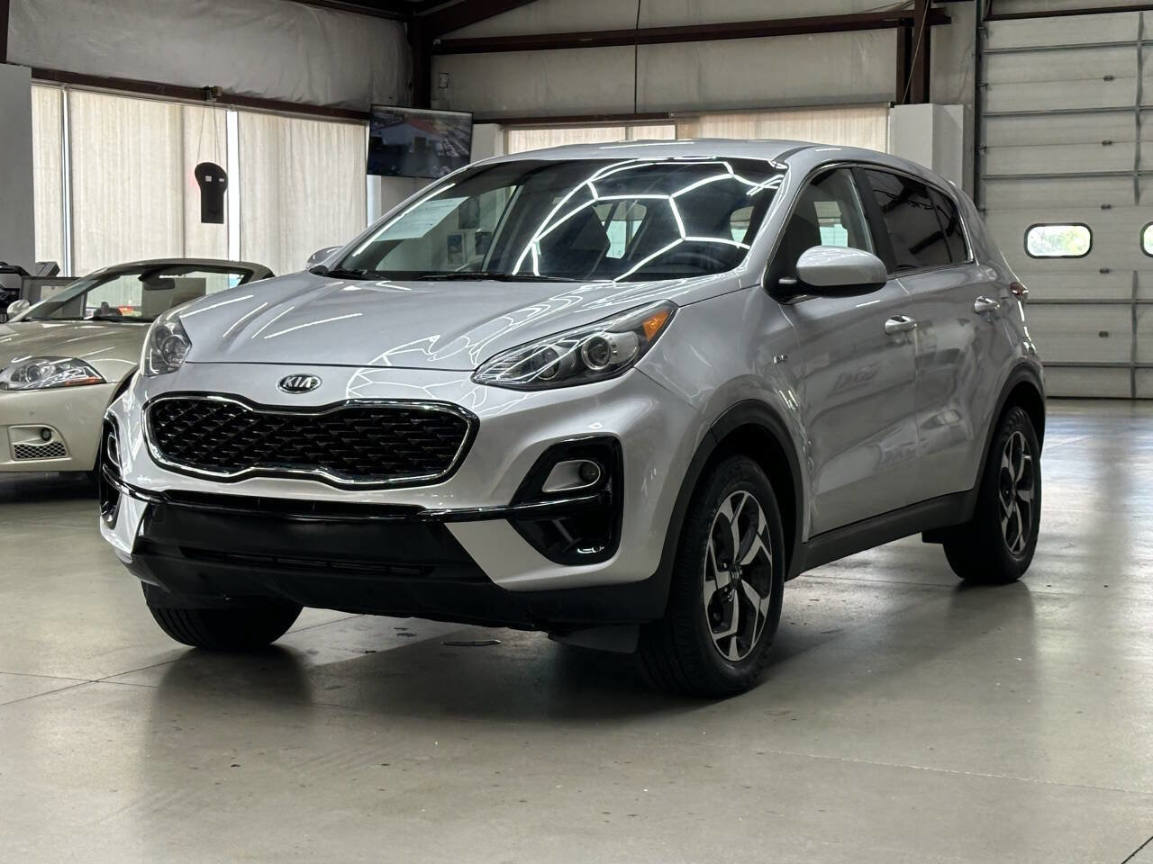 Used 2020 Kia Sportage LX image 5