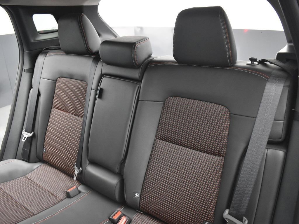 New 2026 Nissan Kicks SR w/ Cold Weather Package image 17