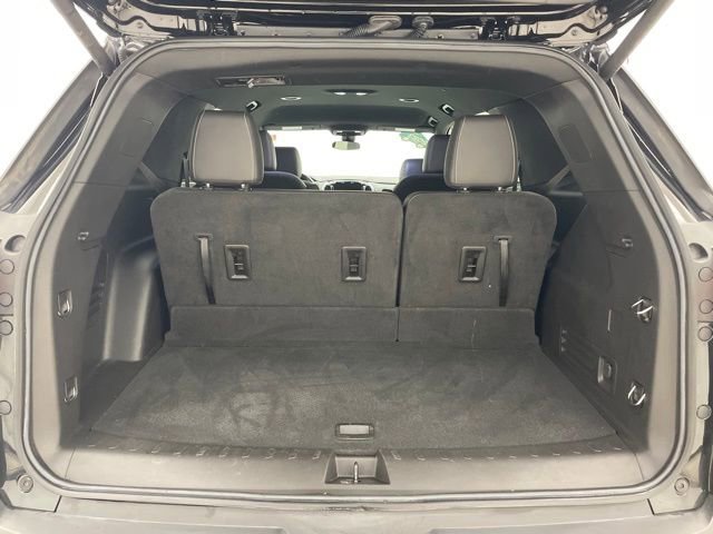 Used 2023 Chevrolet Traverse LT image 12