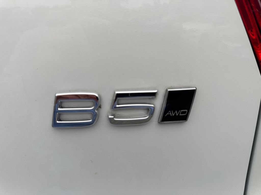 Certified 2026 Volvo XC40 B5 Plus AWD/4WD image 11