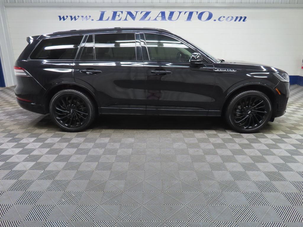 Used 2025 Lincoln Aviator Reserve w/ Jet Appearance Package AWD/4WD image 2