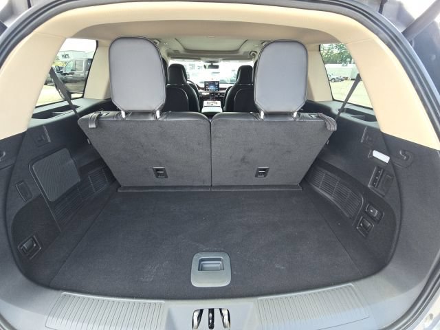 Used 2023 Lincoln Aviator Reserve w/ Equipment Group 201A AWD/4WD image 13