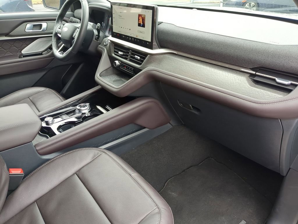 Used 2025 Ford Explorer Platinum w/ LUX Leather Package image 33