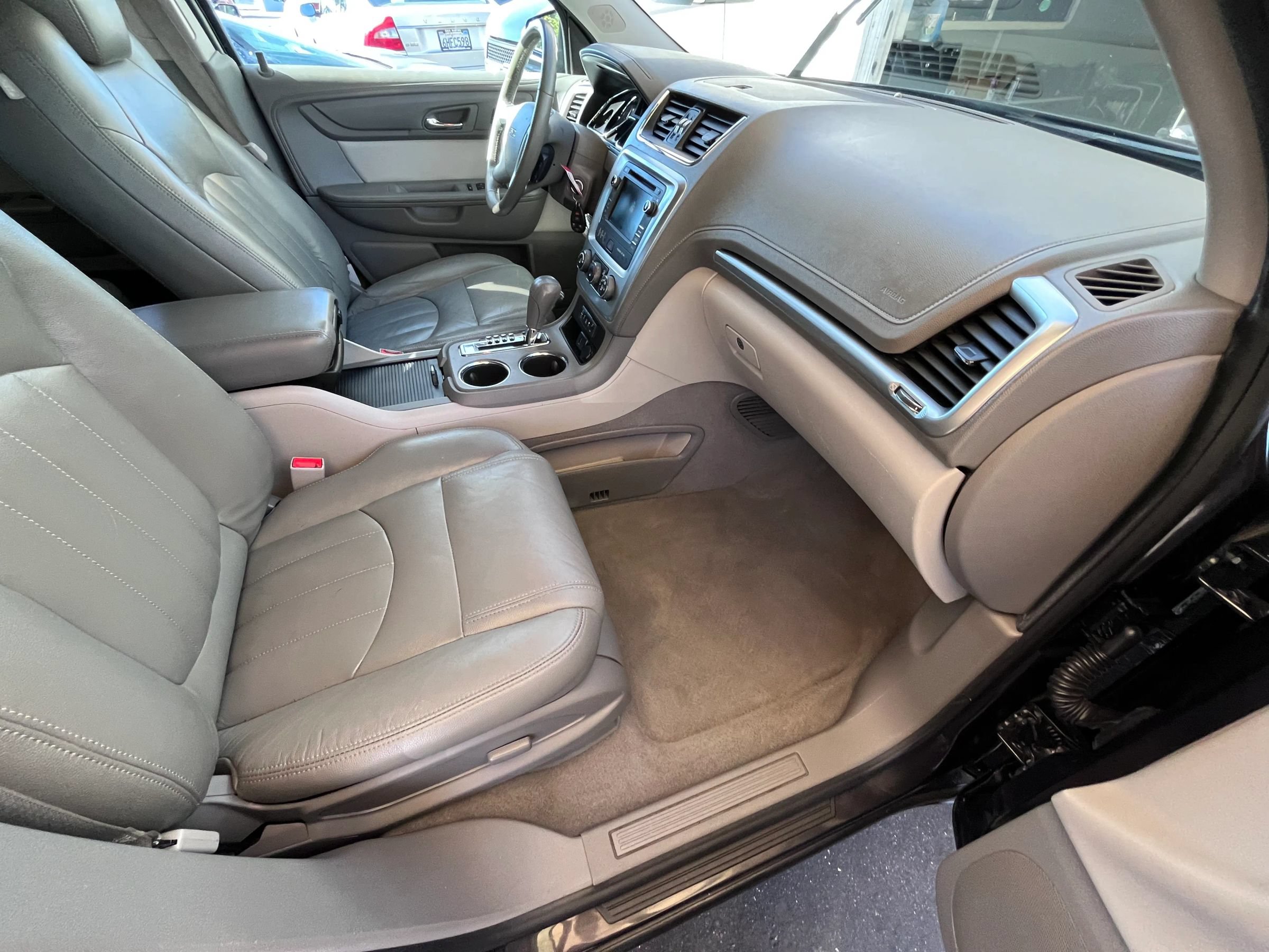 Used 2015 GMC Acadia SLE FWD image 8