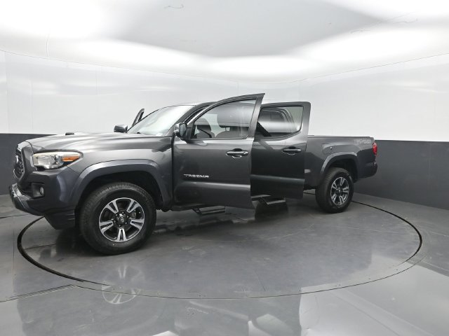 Used 2019 Toyota Tacoma TRD Sport AWD/4WD image 32