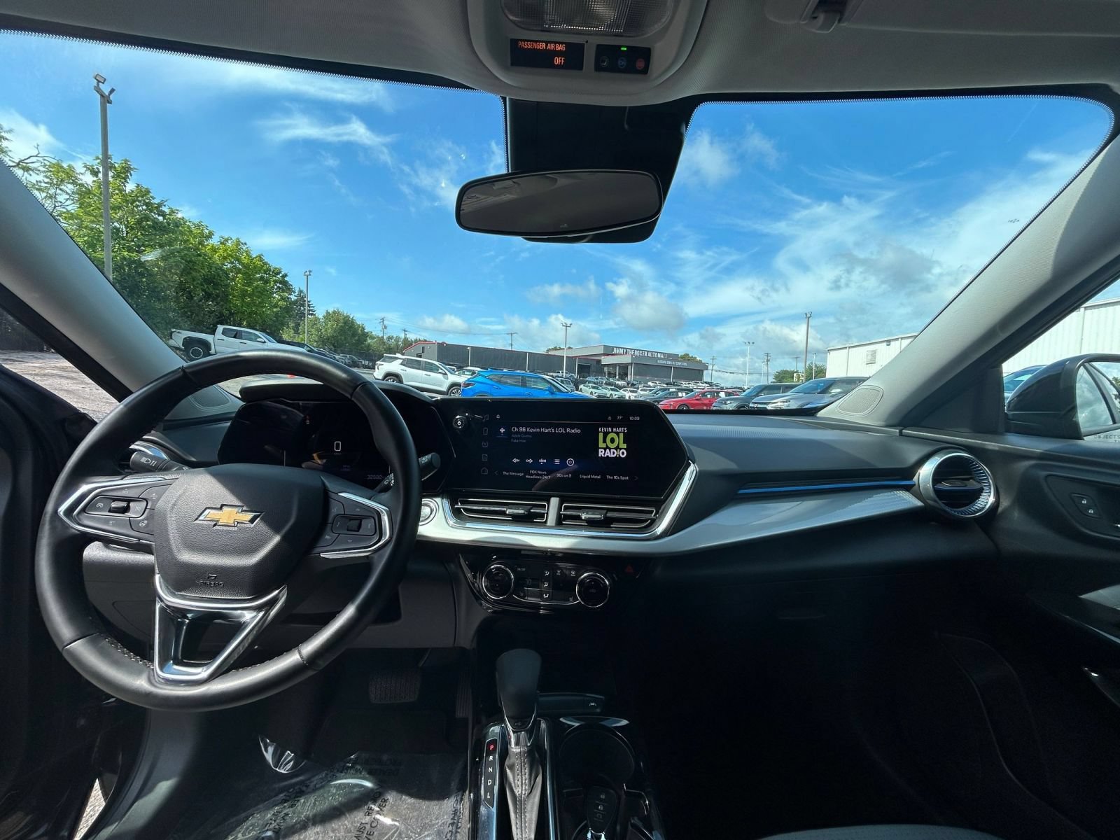 Used 2025 Chevrolet Trax LT w/ LT Convenience Package FWD image 28