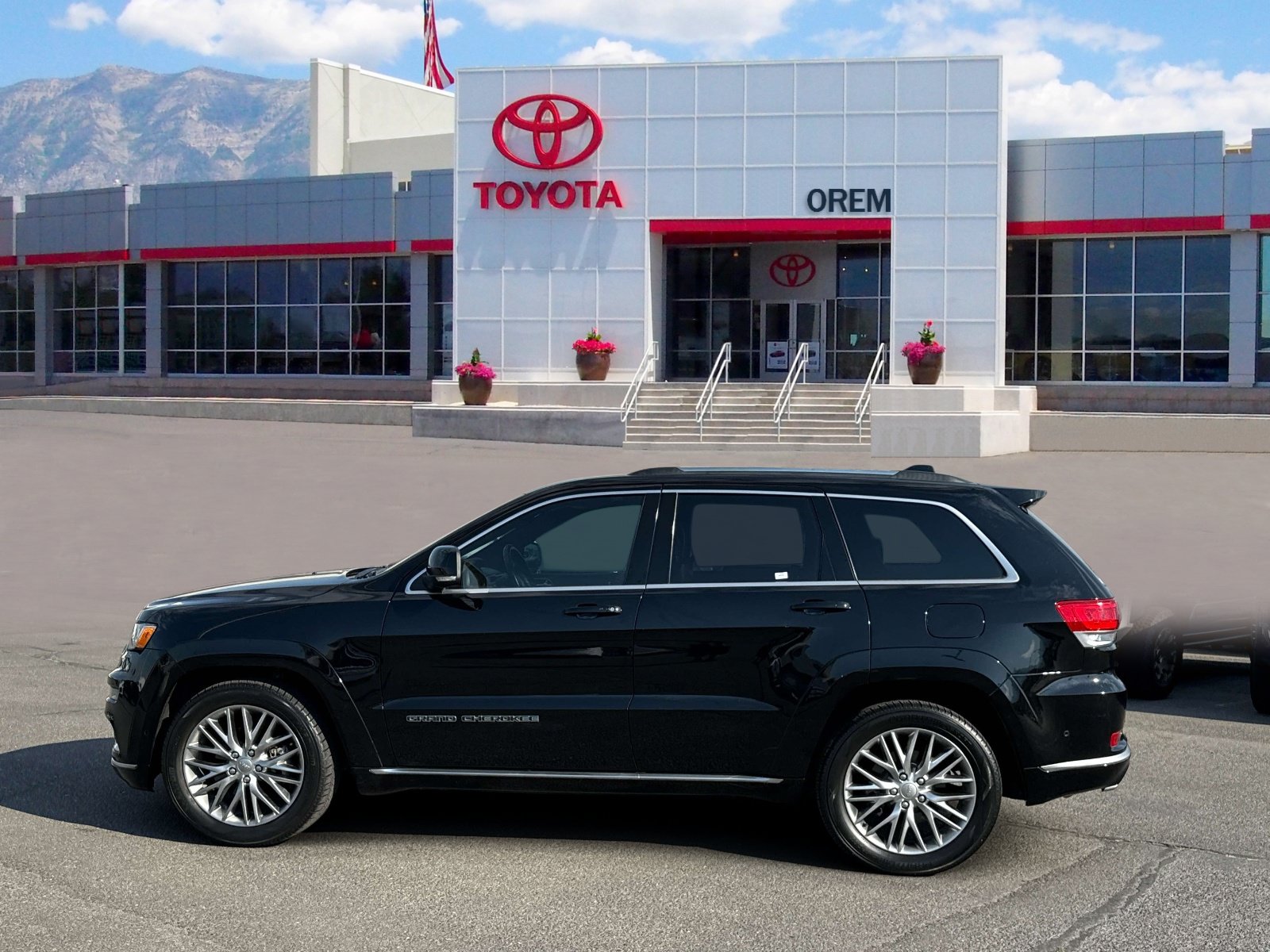 Used 2017 Jeep Grand Cherokee Summit w/ Platinum Series Group RWD image 6
