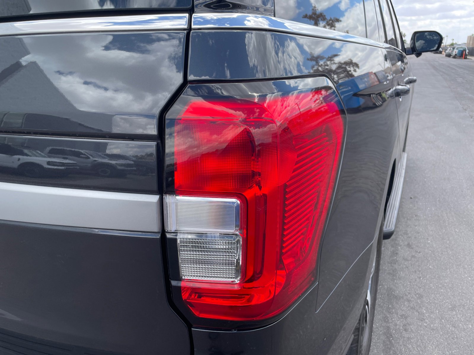 Used 2024 Ford Expedition XLT RWD image 30