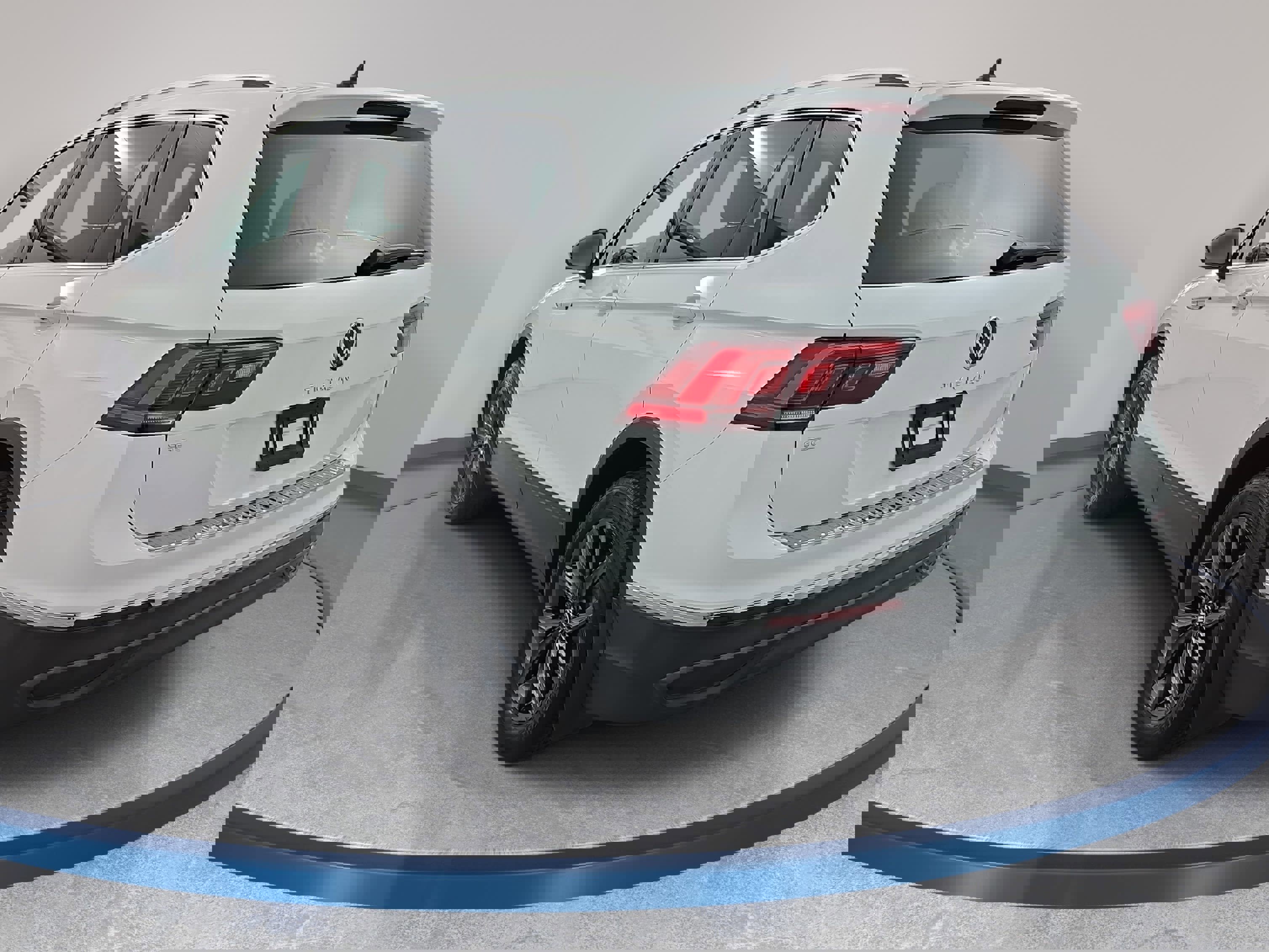 Certified 2023 Volkswagen Tiguan SE w/ Panoramic Sunroof Package image 7