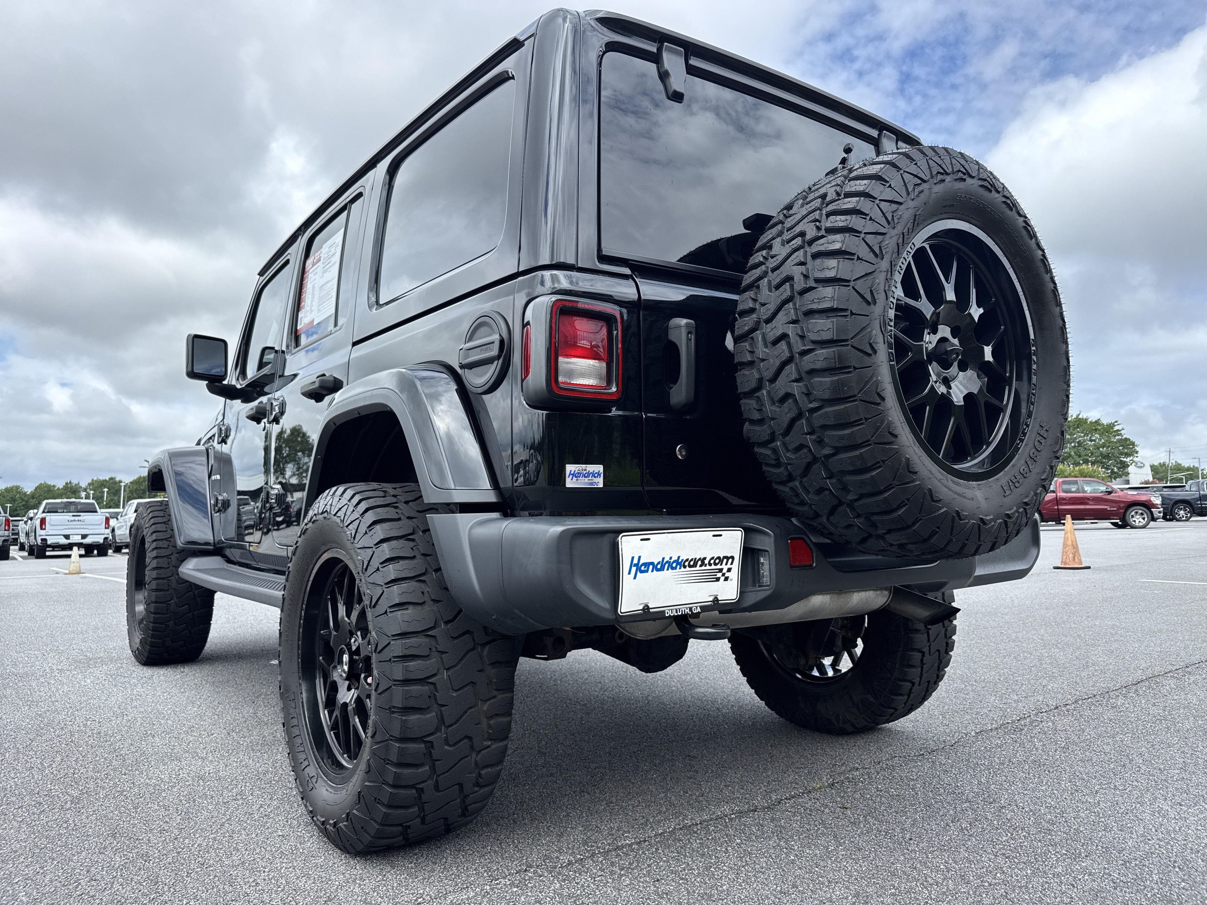 Used 2020 Jeep Wrangler Unlimited Sahara AWD/4WD image 8