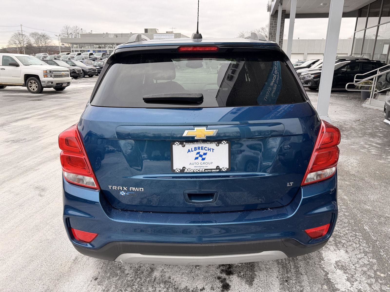 Used 2020 Chevrolet Trax LT w/ LT Convenience Package image 4