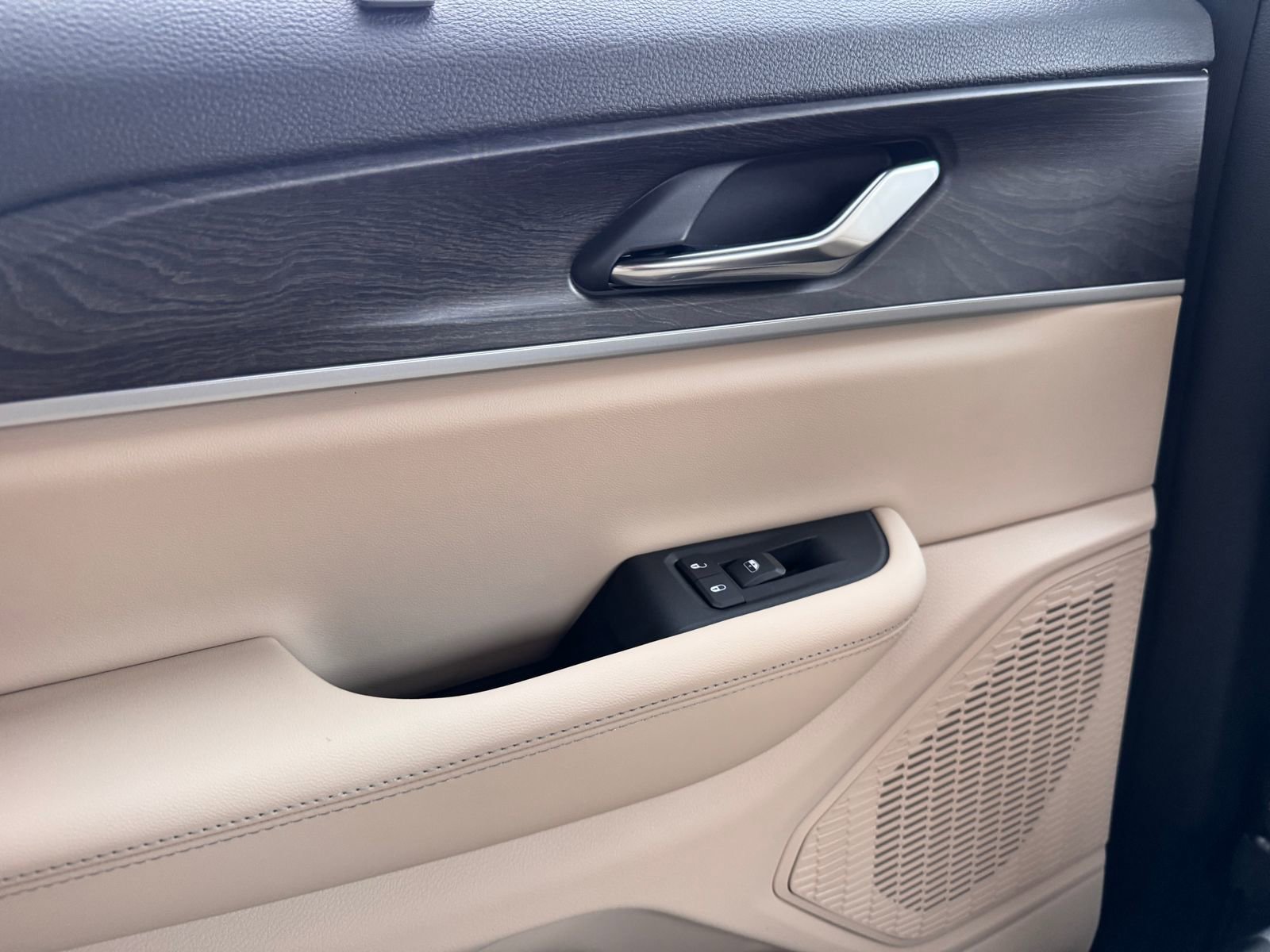 New 2025 Jeep Grand Cherokee Limited w/ Luxury Tech Group II image 26