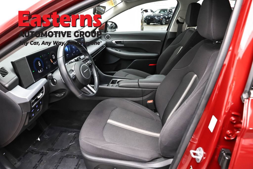 Used 2025 Hyundai Sonata SEL FWD image 13