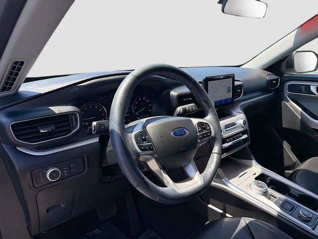 Used 2022 Ford Explorer XLT w/ Equipment Group 202A AWD/4WD image 9
