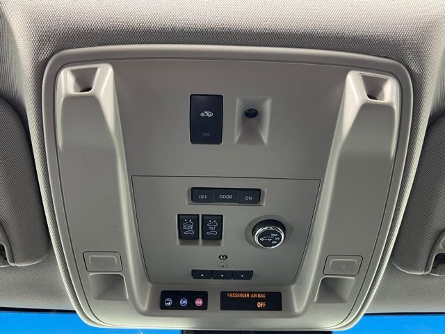 Used 2018 Cadillac Escalade ESV Luxury w/ LPO, Radiant Package image 16