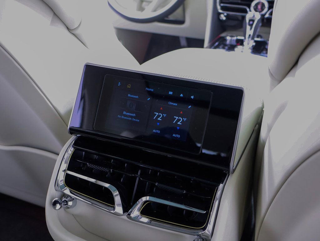 Used 2024 Bentley Flying Spur V8 image 19