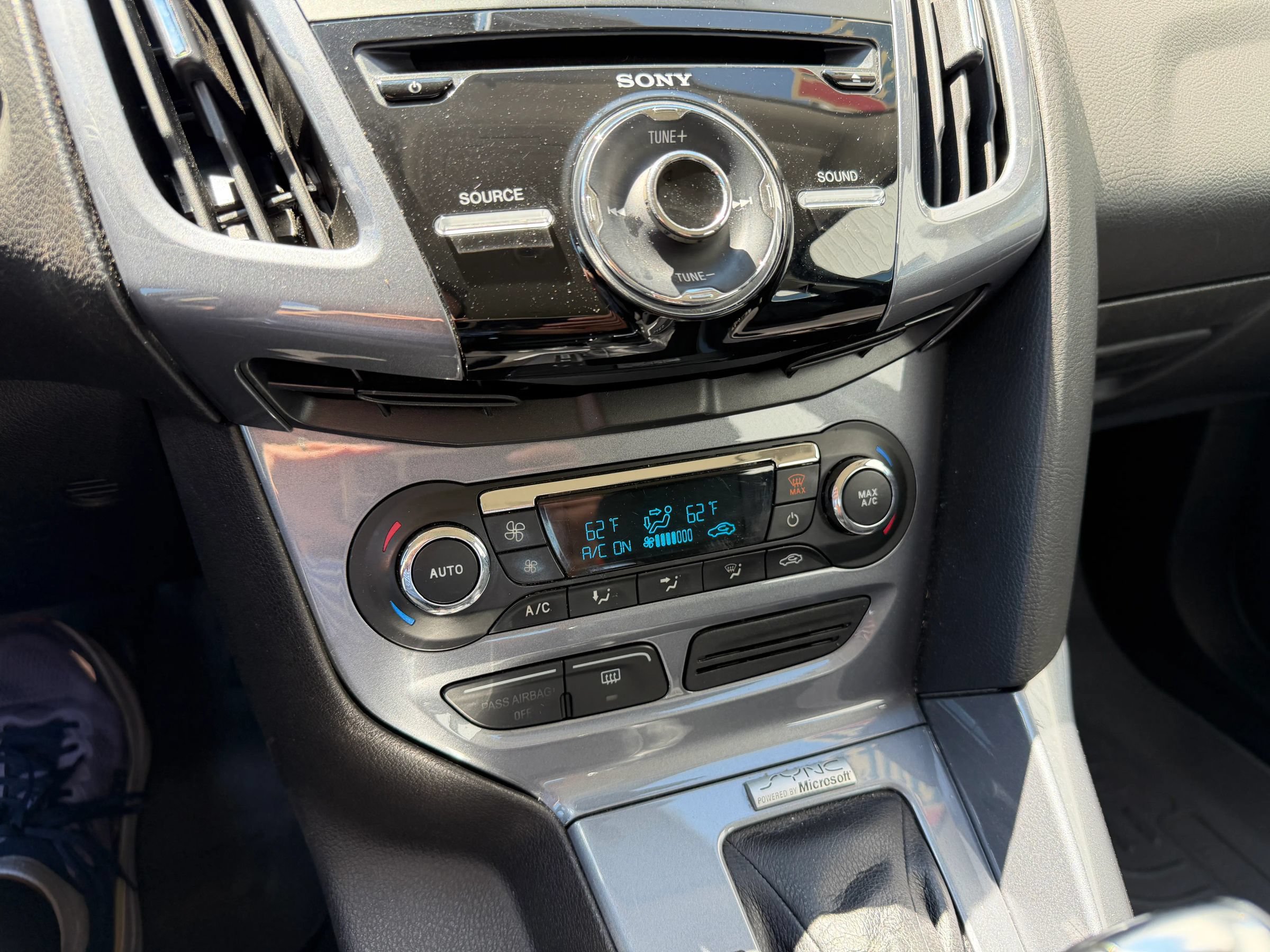 Used 2014 Ford Focus Titanium FWD image 17