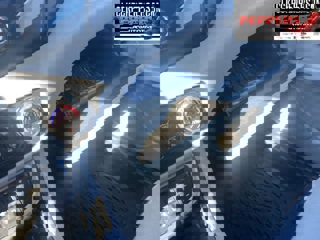 Used 2024 GMC Terrain SLT w/ Tech Package image 15