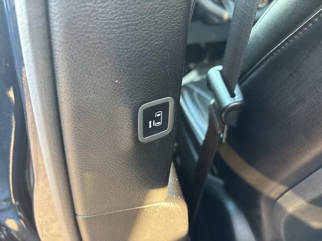 Used 2023 Chrysler Pacifica Limited w/ Uconnect Theater Family Group image 32