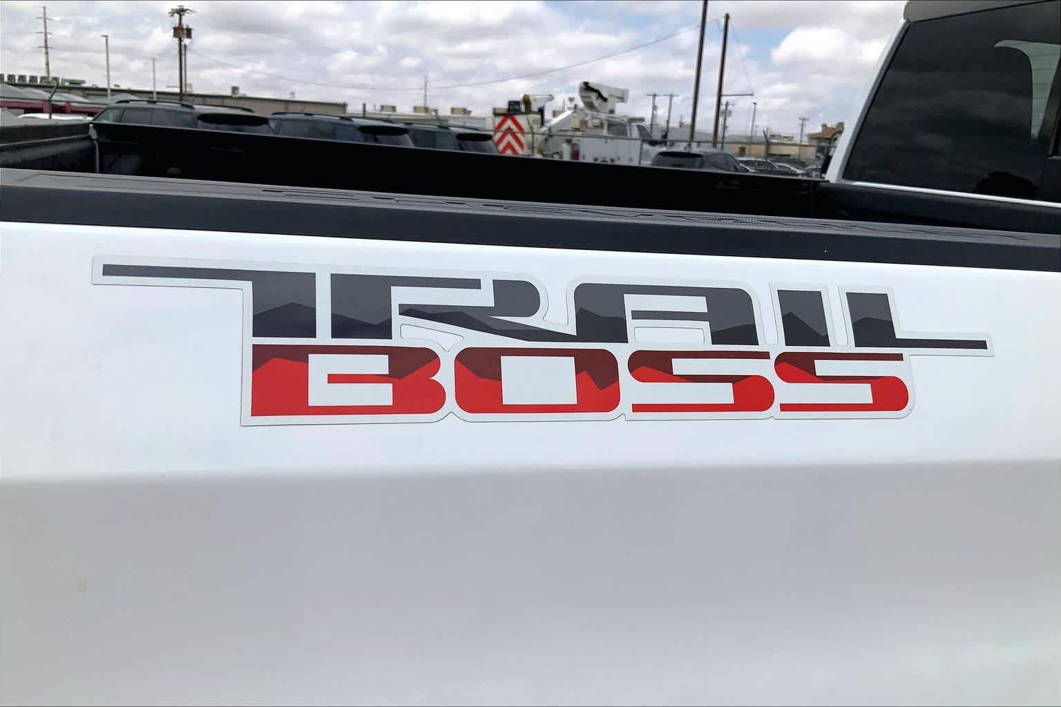 Used 2021 Chevrolet Silverado 1500 LT Trail Boss w/ Convenience Package II AWD/4WD image 10
