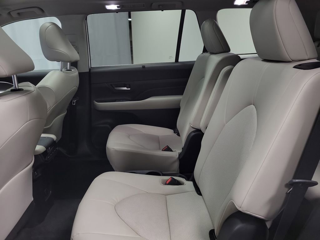 Used 2024 Toyota Grand Highlander XLE image 21