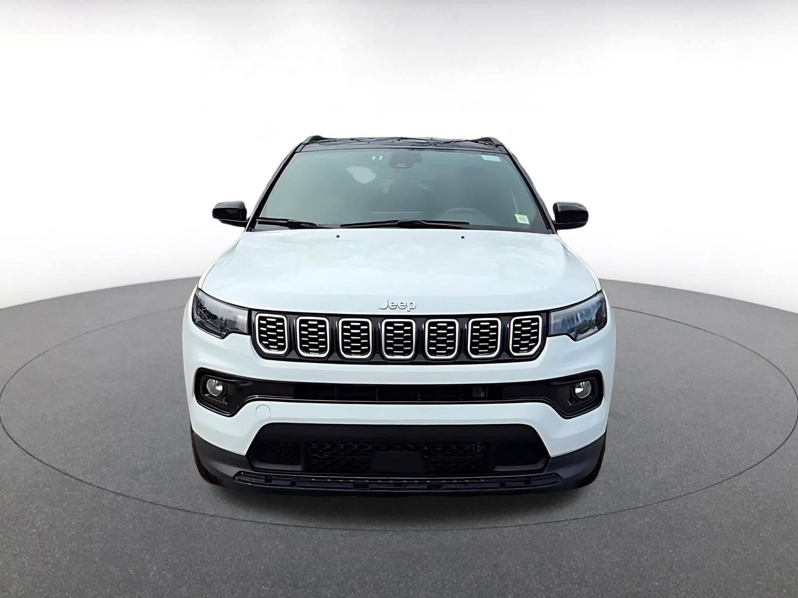 Used 2025 Jeep Compass Limited image 4