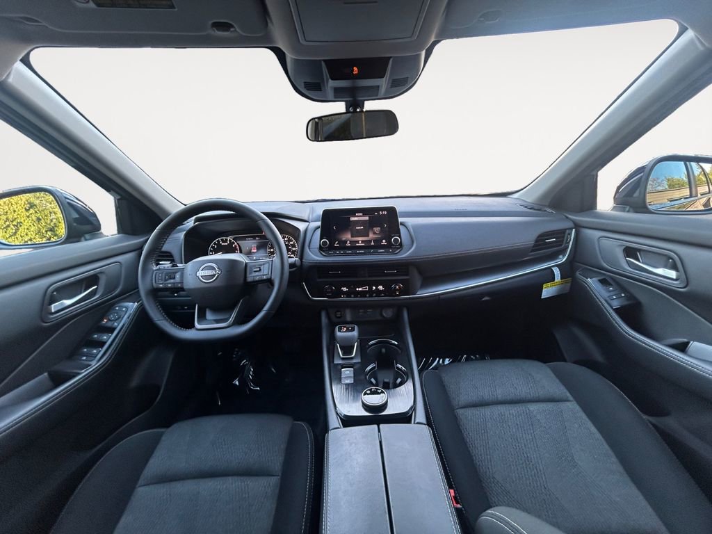 Used 2025 Nissan Rogue SV image 13