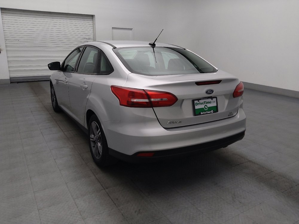 Used 2018 Ford Focus SE w/ SE Appearance Package FWD image 5