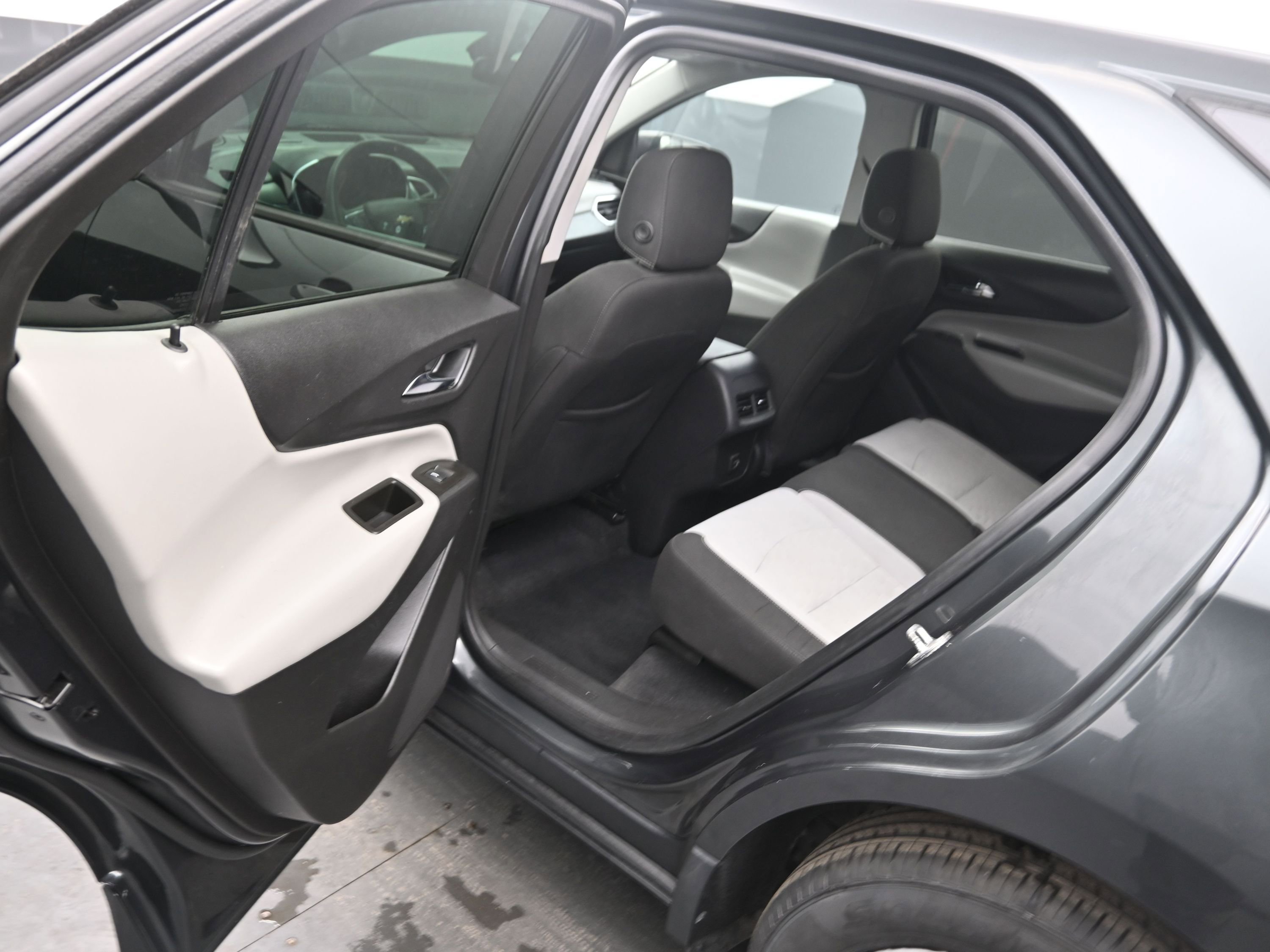 Used 2020 Chevrolet Equinox LS w/ LS Convenience Package image 14