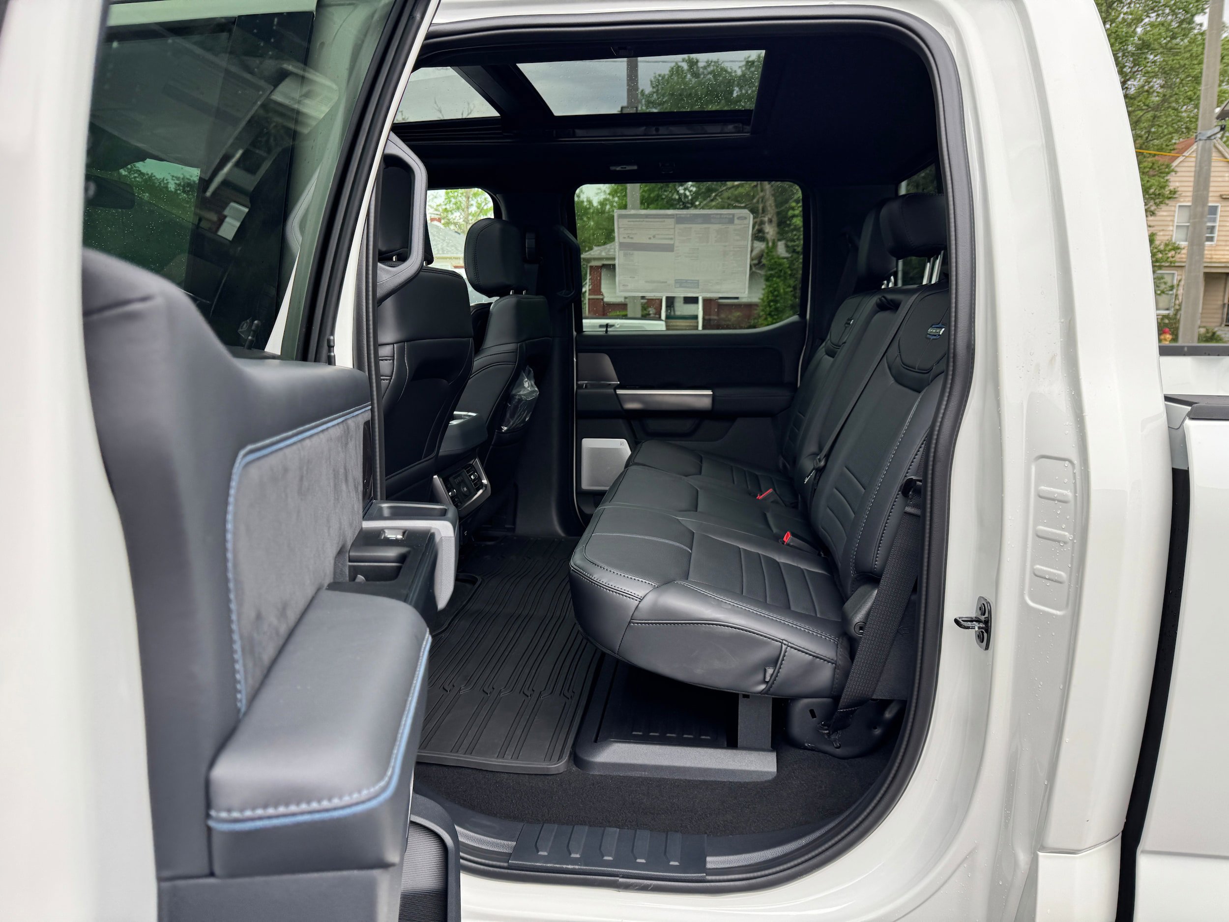 New 2026 Ford F250 Platinum w/ Tremor Off-Road Package AWD/4WD image 12