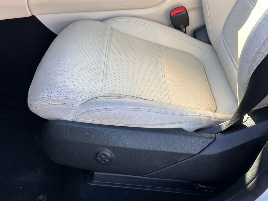 Used 2024 Mercedes-Benz GLC 300 4MATIC image 12