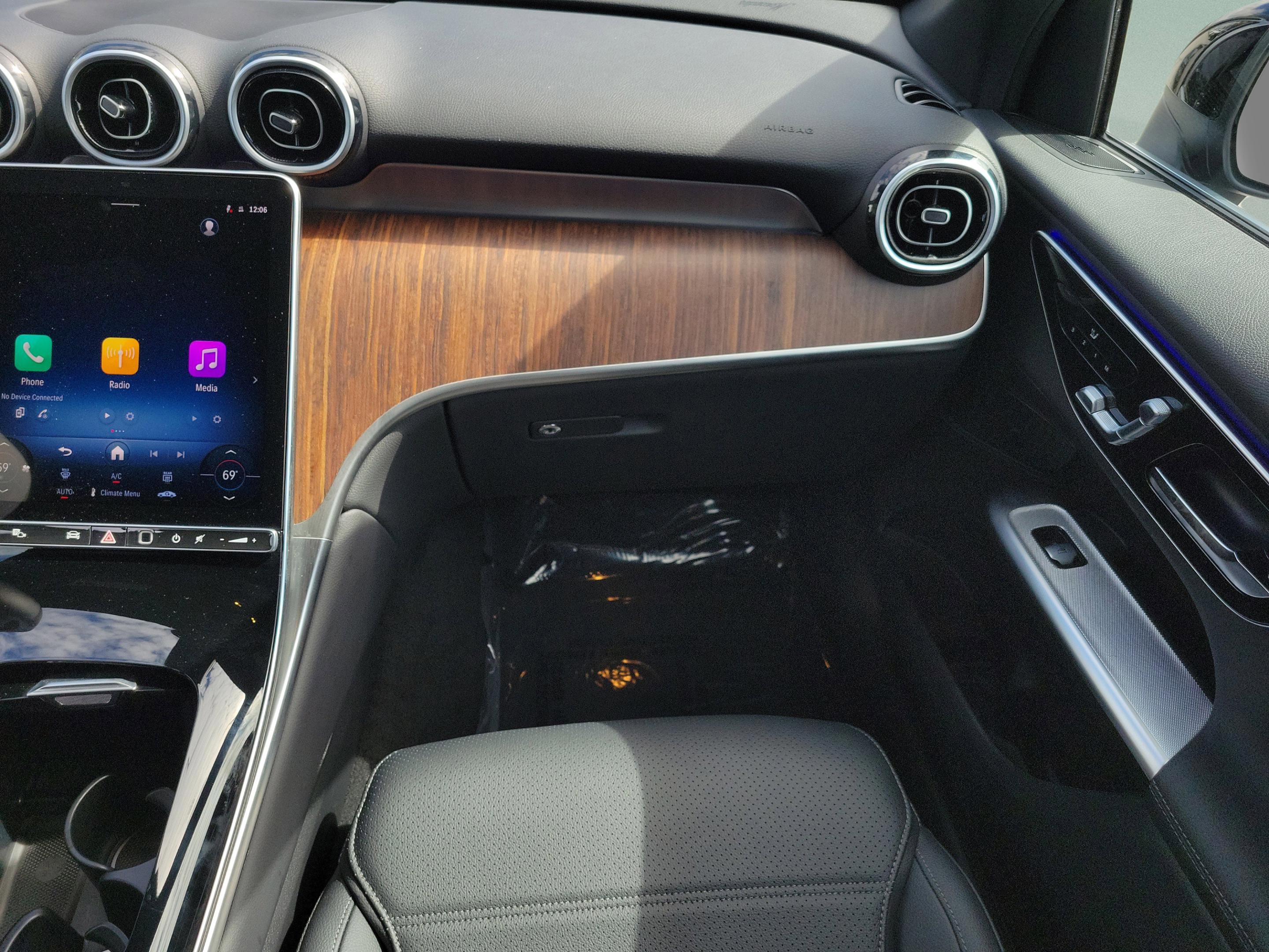 Used 2026 Mercedes-Benz GLC 300 image 17