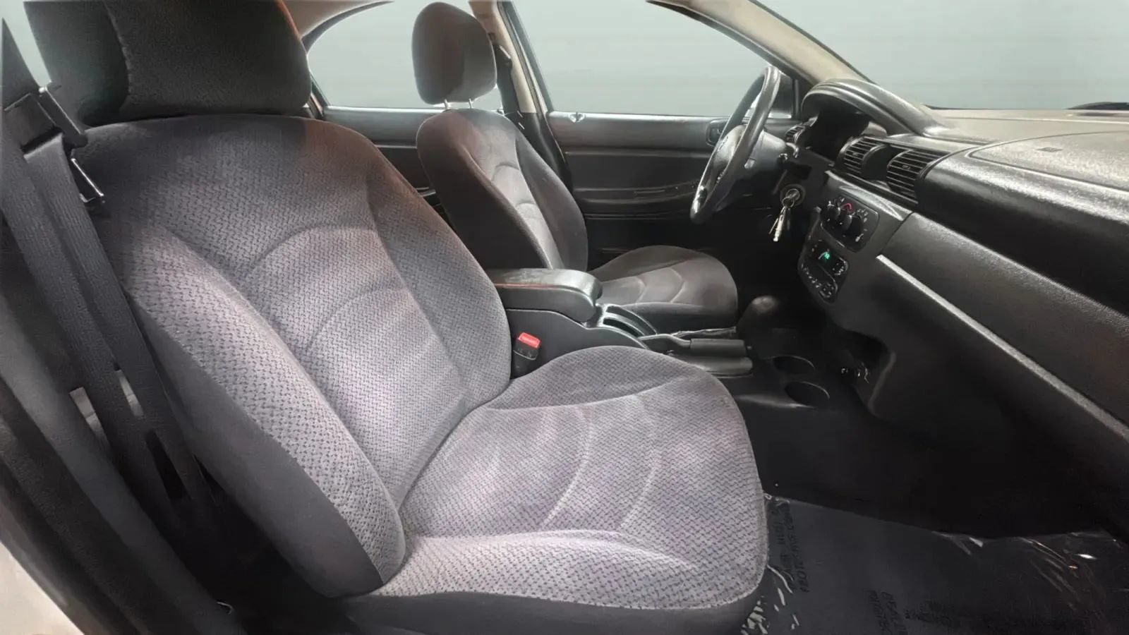 Used 2006 Dodge Stratus SXT FWD image 20