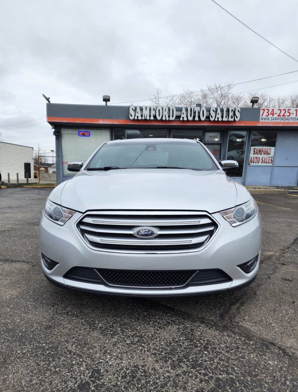 Used 2019 Ford Taurus Limited image 5
