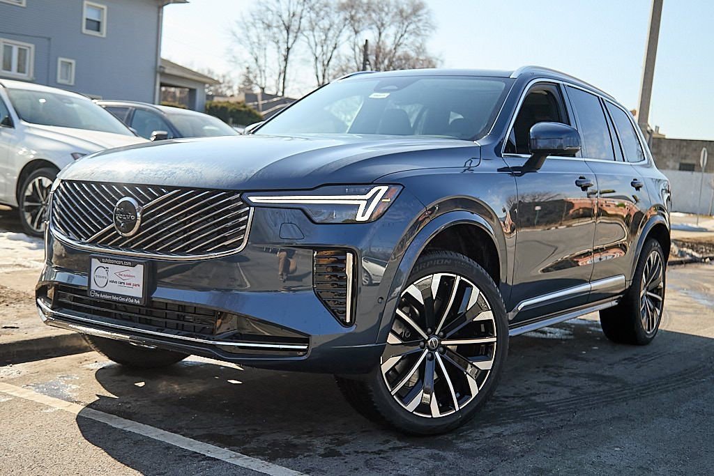 New 2026 Volvo XC90 B5 Plus w/ Protection Package image 2