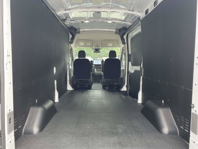 New 2027 Ford Transit 250 148 Medium Roof w/ Load Area Protection Package RWD image 7