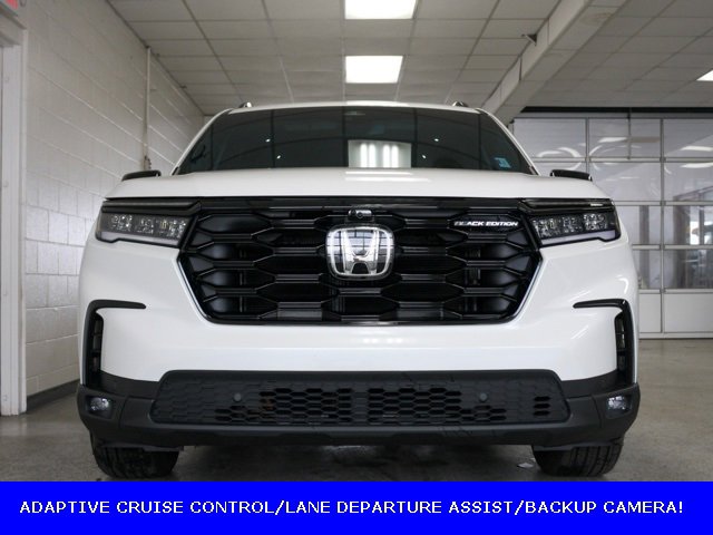 Used 2025 Honda Pilot Black Edition image 2