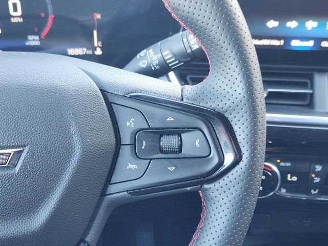 Used 2025 Chevrolet Trax RS w/ Sunroof Package image 39