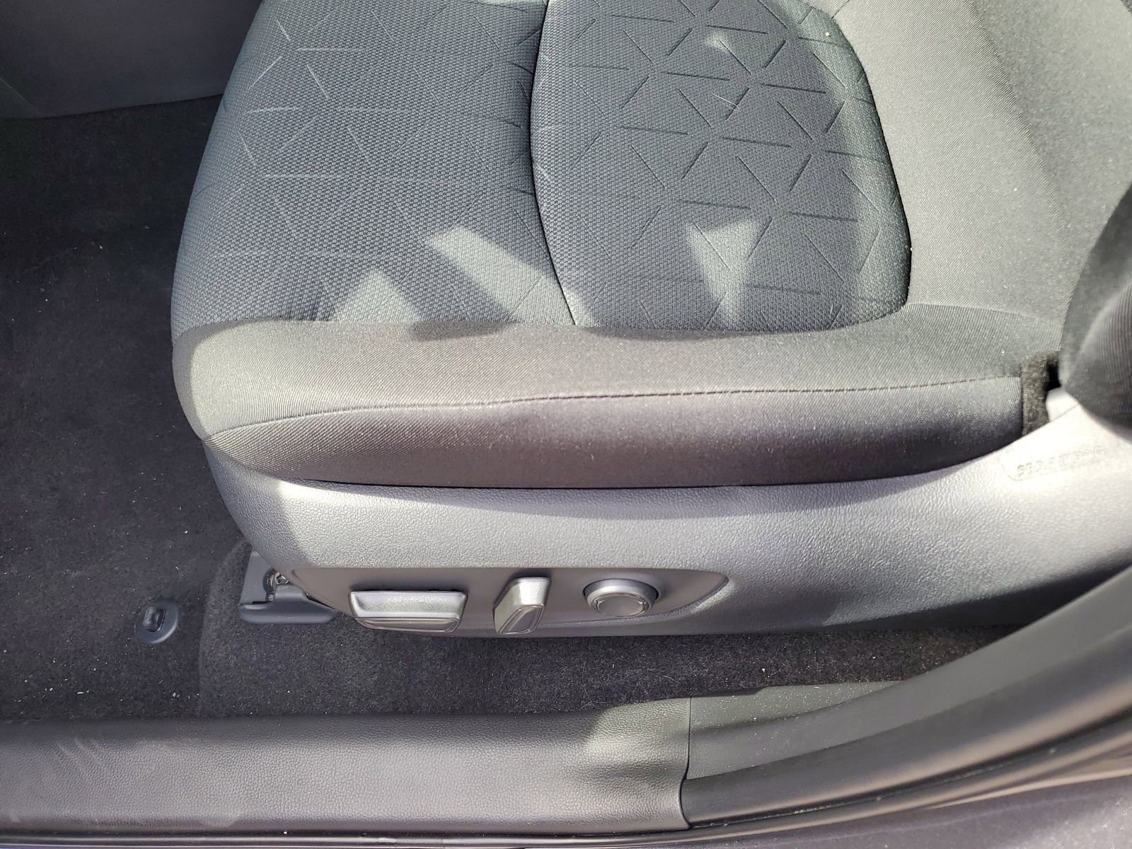 Used 2025 Toyota RAV4 XLE w/ Convenience Package AWD/4WD image 16